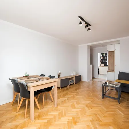 Metro Kabaty Deluxe Apartment Warsaw