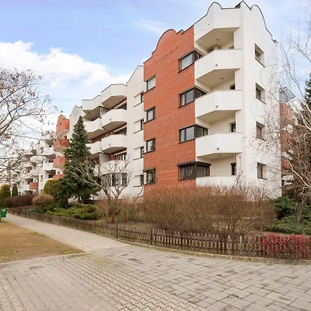 Metro Kabaty Deluxe Apartment *